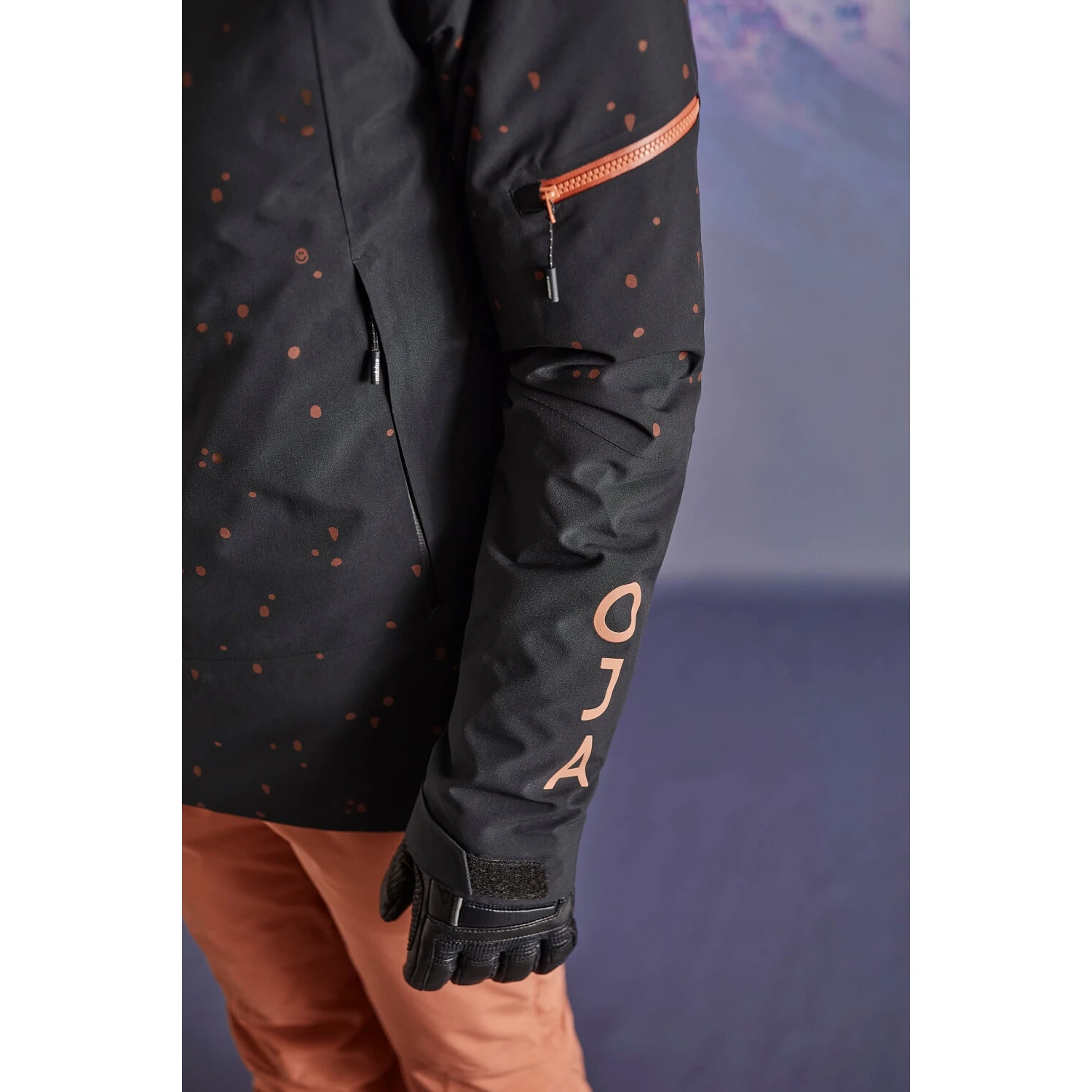 Maloja BuchfinkM. Women's Alpine Insulated Jacket - Midnight 8581 4 Maloja BuchfinkM. Women's Alpine Insulated Jacket - Midnight 8581 - Image 4